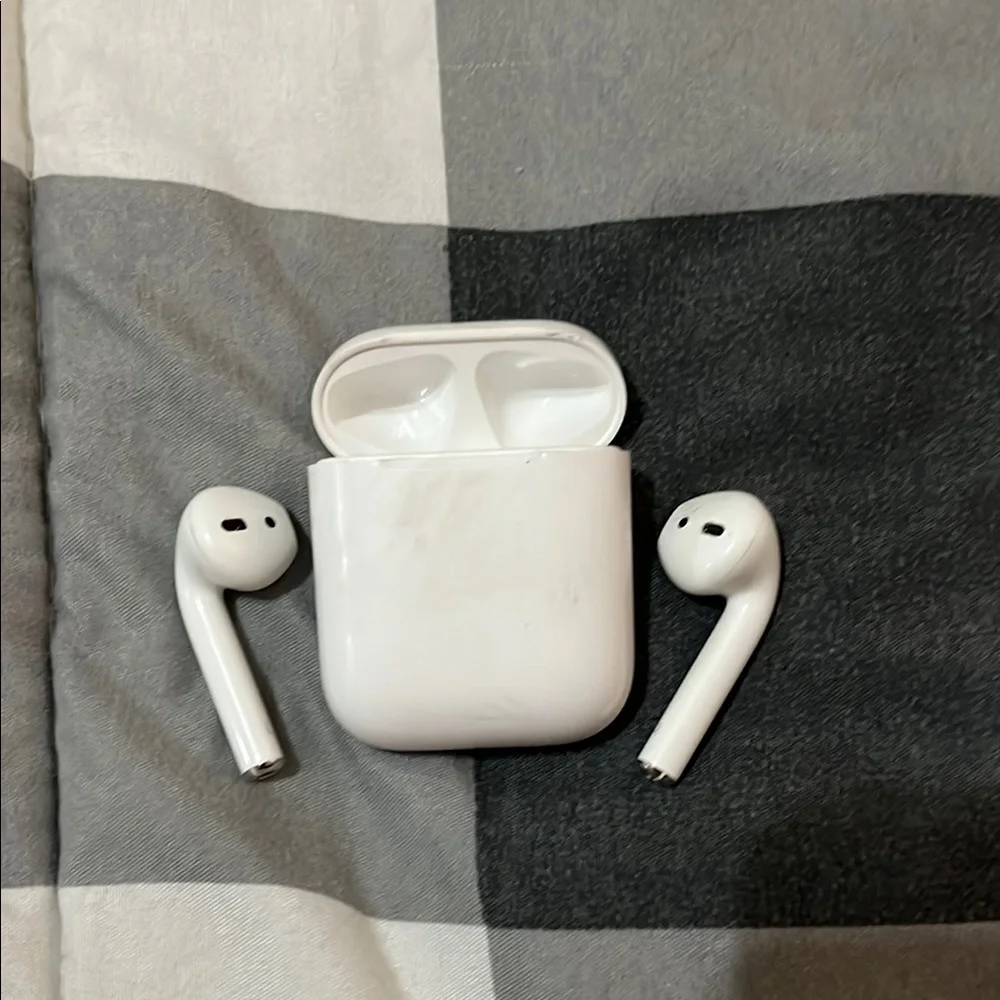 Wireless Earbuds Charging Case - White